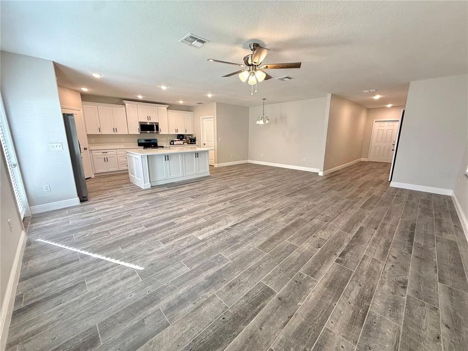 En Venta: $389,000 (5 camas, 2 baños, 2275 Pies cuadrados)