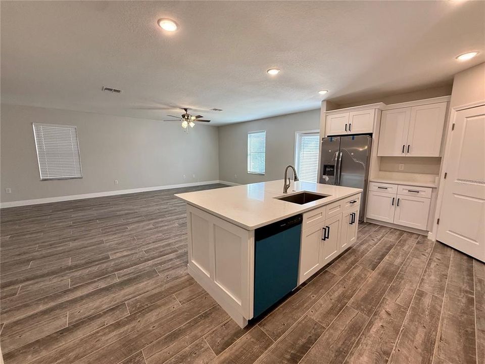 En Venta: $389,000 (5 camas, 2 baños, 2275 Pies cuadrados)