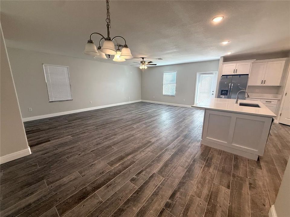 En Venta: $389,000 (5 camas, 2 baños, 2275 Pies cuadrados)