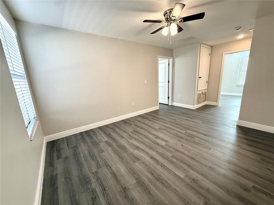 En Venta: $389,000 (5 camas, 2 baños, 2275 Pies cuadrados)