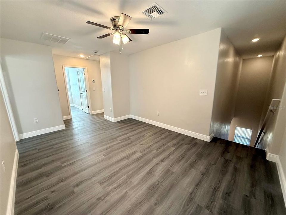 En Venta: $389,000 (5 camas, 2 baños, 2275 Pies cuadrados)