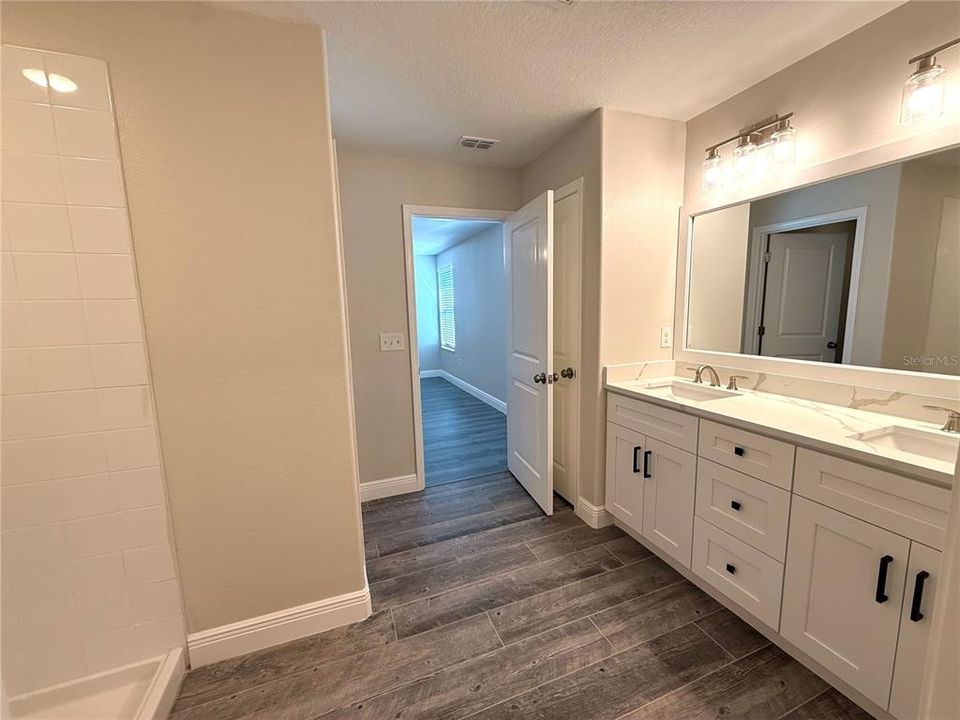 En Venta: $389,000 (5 camas, 2 baños, 2275 Pies cuadrados)