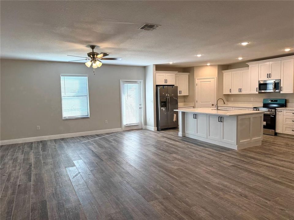 En Venta: $389,000 (5 camas, 2 baños, 2275 Pies cuadrados)