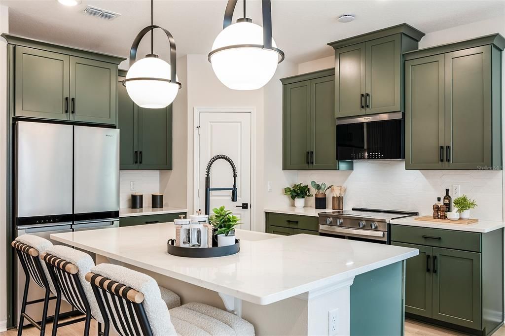 En Venta: $462,960 (4 camas, 3 baños, 1711 Pies cuadrados)