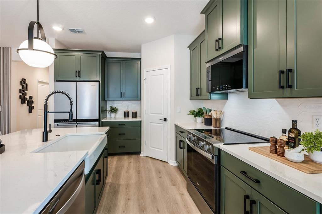 En Venta: $462,960 (4 camas, 3 baños, 1711 Pies cuadrados)