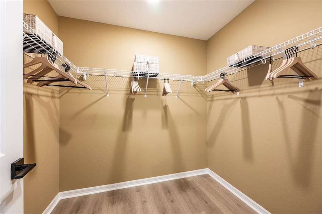 En Venta: $462,960 (4 camas, 3 baños, 1711 Pies cuadrados)