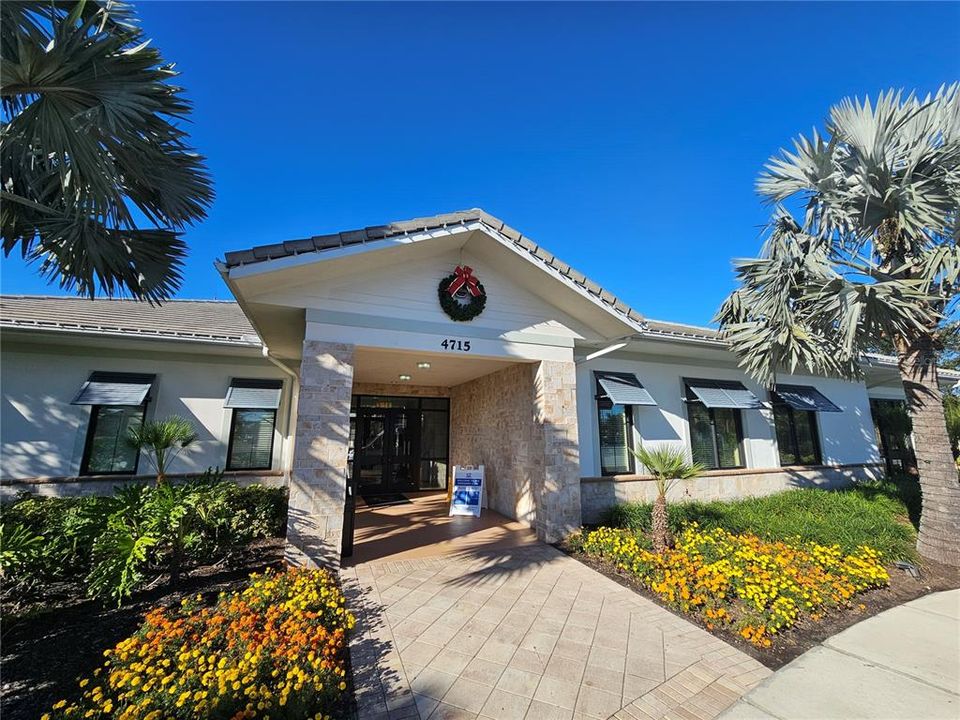 For Rent: $3,400 (4 beds, 2 baths, 2655 Square Feet)