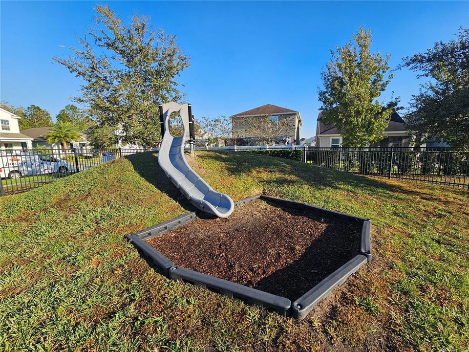 For Rent: $3,400 (4 beds, 2 baths, 2655 Square Feet)