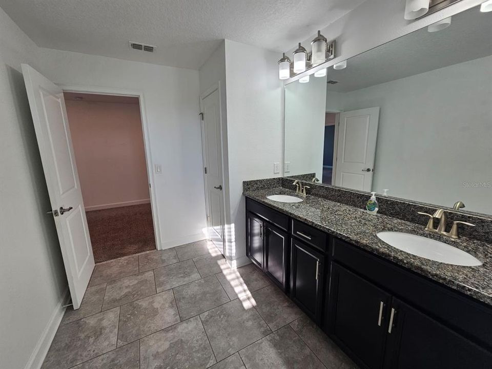 For Rent: $3,400 (4 beds, 2 baths, 2655 Square Feet)