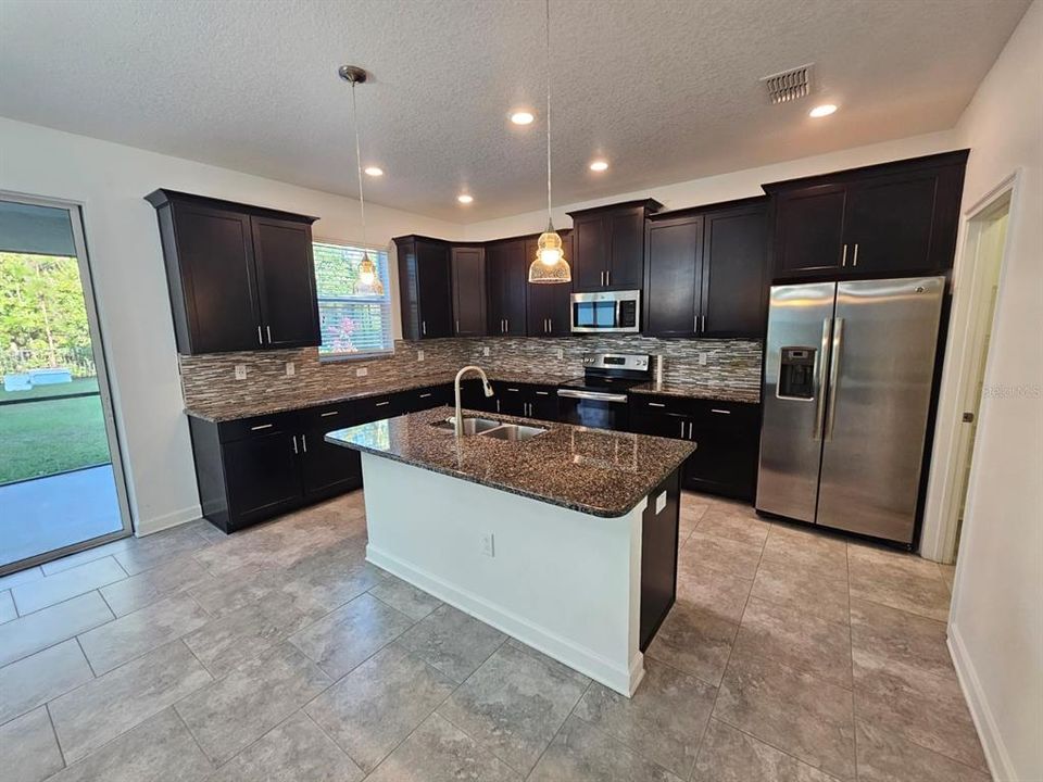 For Rent: $3,400 (4 beds, 2 baths, 2655 Square Feet)