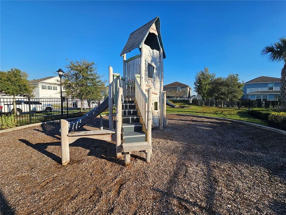 For Rent: $3,400 (4 beds, 2 baths, 2655 Square Feet)