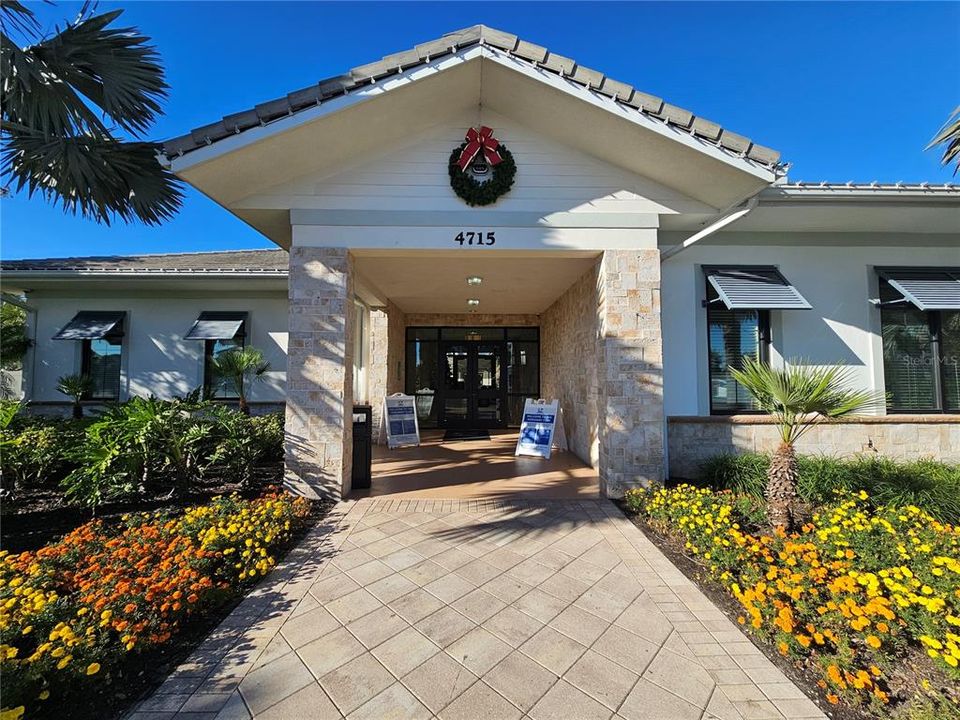 For Rent: $3,400 (4 beds, 2 baths, 2655 Square Feet)