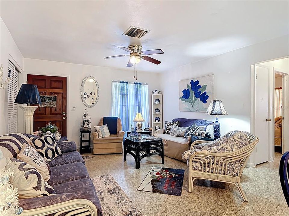 En Venta: $205,000 (2 camas, 1 baños, 1076 Pies cuadrados)