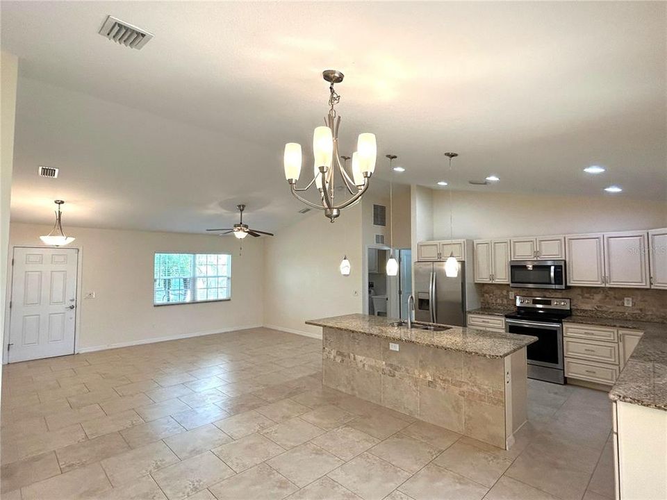 В аренду: $2,100 (3 спален, 2 ванн, 1426 Квадратных фут)