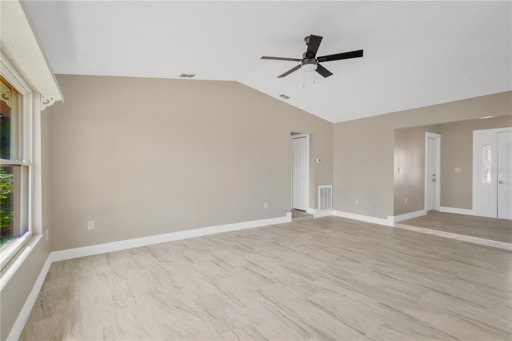 For Sale: $449,000 (2 beds, 2 baths, 1613 Square Feet)