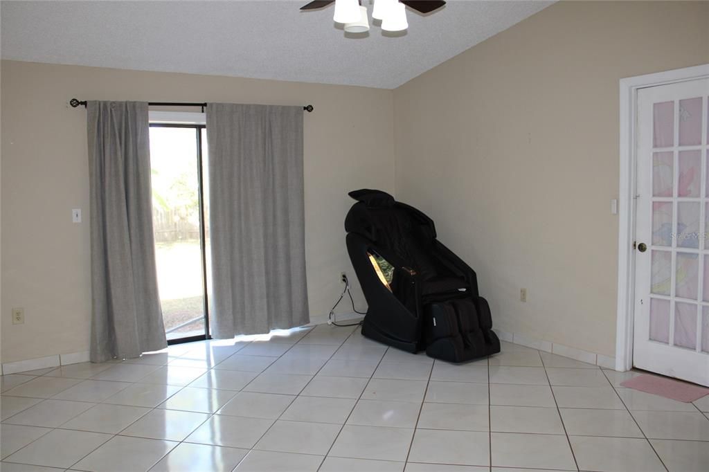 For Sale: $389,000 (3 beds, 2 baths, 1596 Square Feet)