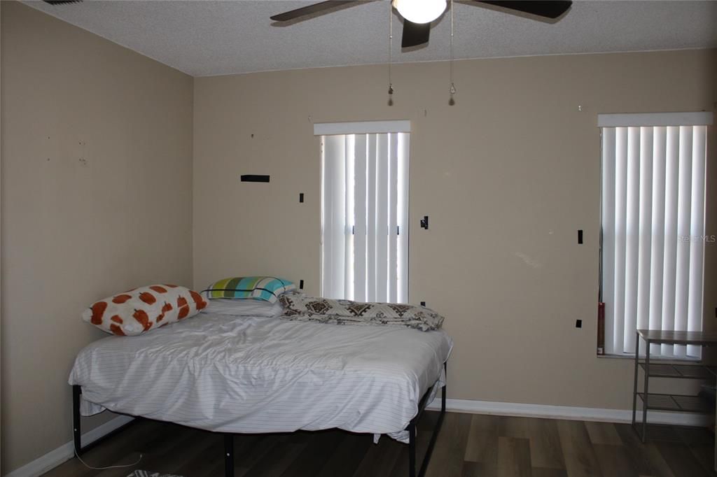 For Sale: $389,000 (3 beds, 2 baths, 1596 Square Feet)