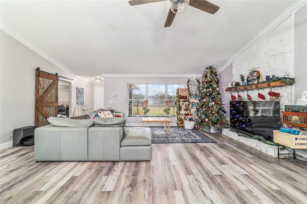 На продажу: $1,125,000 (3 спален, 2 ванн, 2636 Квадратных фут)