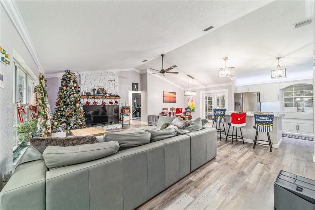 На продажу: $1,125,000 (3 спален, 2 ванн, 2636 Квадратных фут)