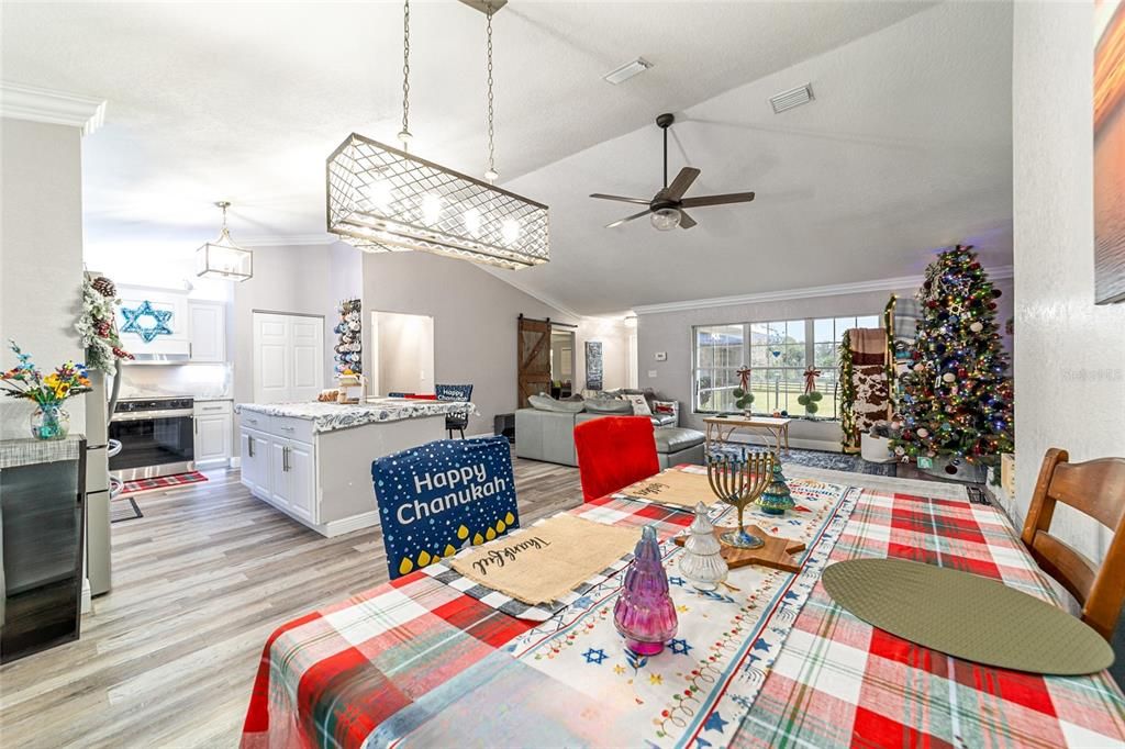 На продажу: $1,125,000 (3 спален, 2 ванн, 2636 Квадратных фут)