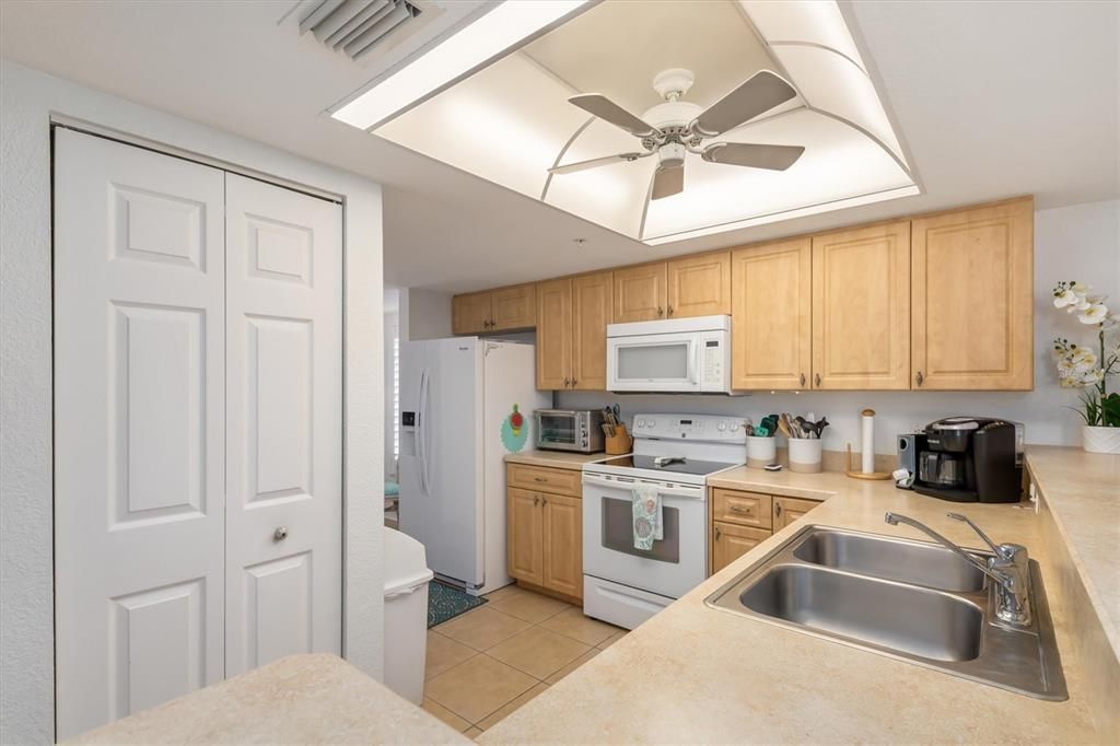 待售: $189,999 (2 贝兹, 2 浴室, 1230 平方英尺)