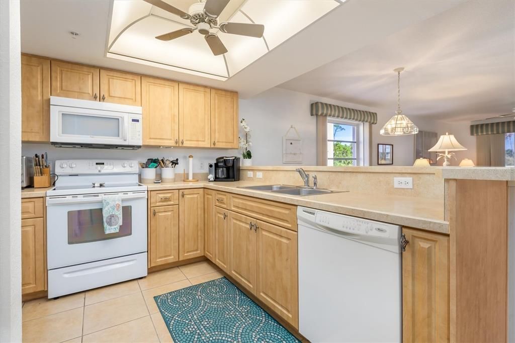 待售: $189,999 (2 贝兹, 2 浴室, 1230 平方英尺)