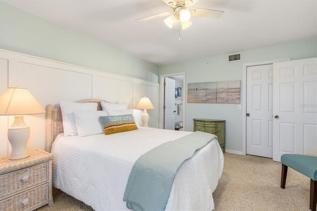 待售: $189,999 (2 贝兹, 2 浴室, 1230 平方英尺)