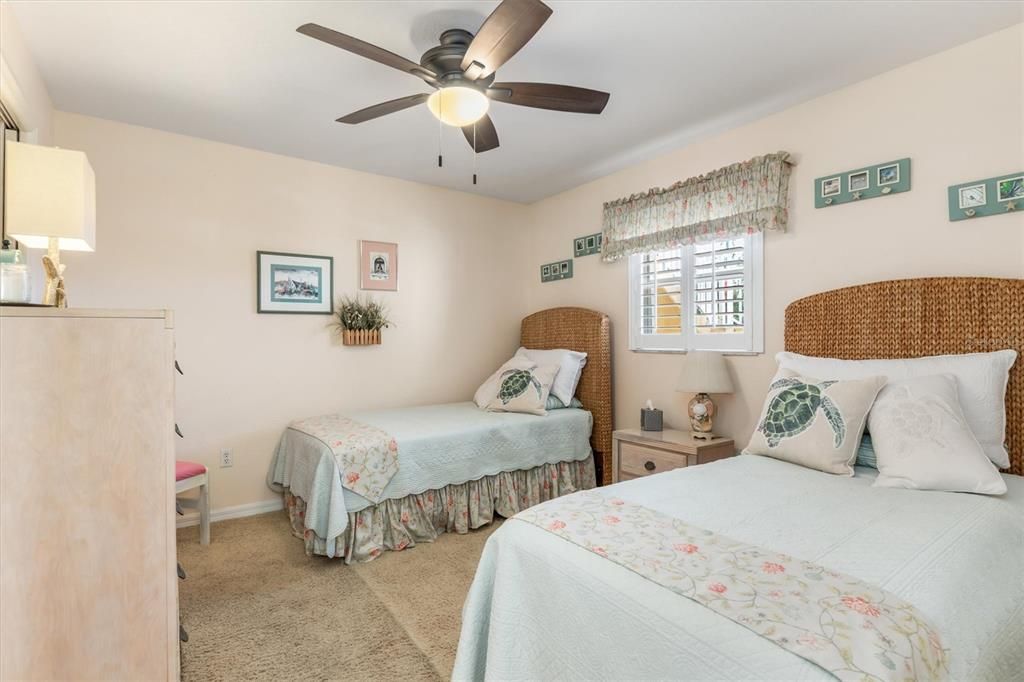 待售: $189,999 (2 贝兹, 2 浴室, 1230 平方英尺)