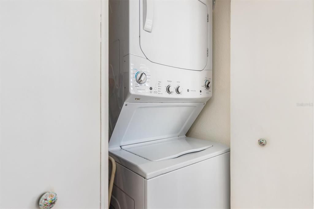 待售: $189,999 (2 贝兹, 2 浴室, 1230 平方英尺)