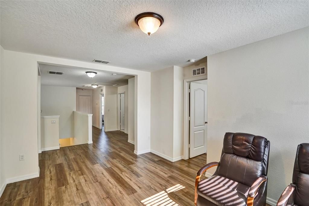 待售: $450,000 (4 贝兹, 2 浴室, 2721 平方英尺)