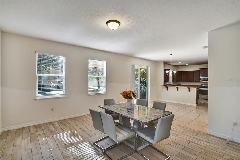 待售: $450,000 (4 贝兹, 2 浴室, 2721 平方英尺)