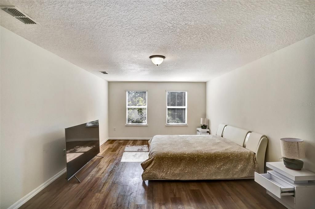 待售: $450,000 (4 贝兹, 2 浴室, 2721 平方英尺)