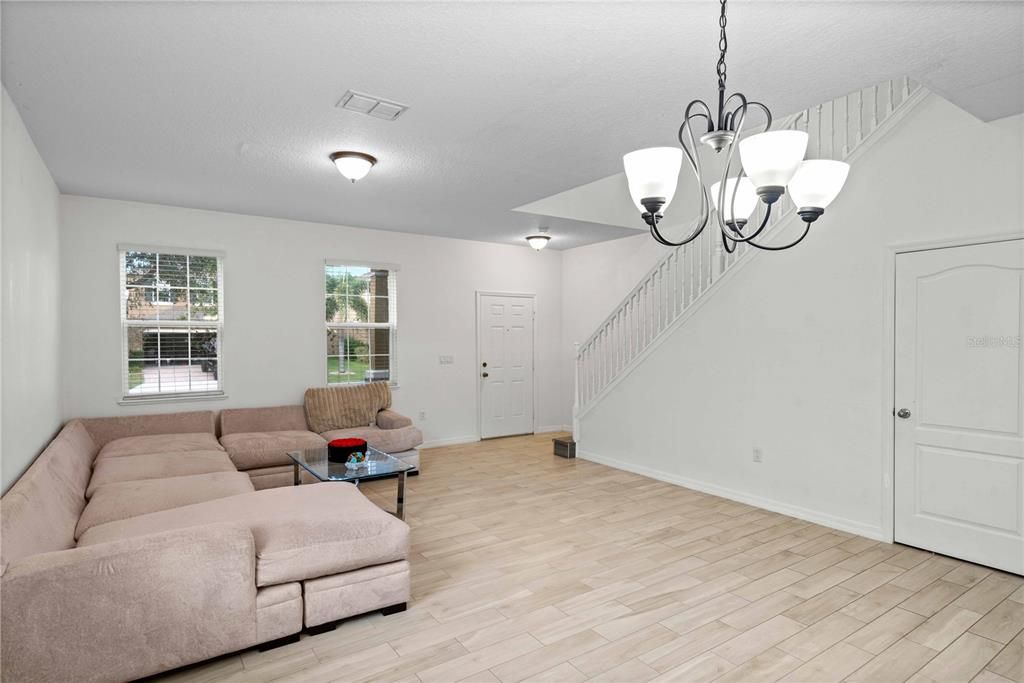 待售: $450,000 (4 贝兹, 2 浴室, 2721 平方英尺)