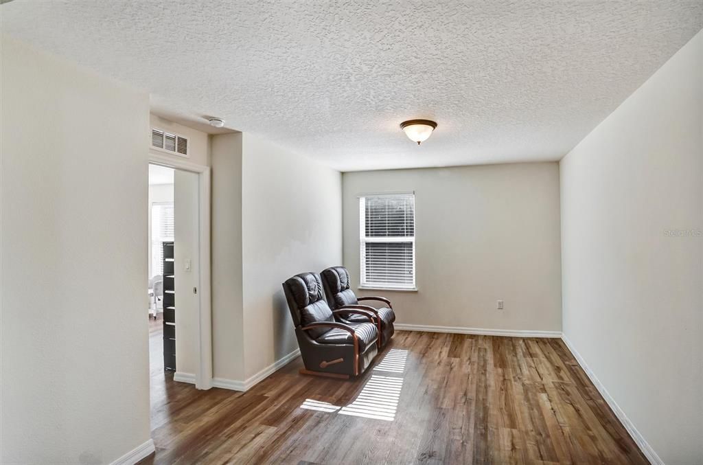 待售: $450,000 (4 贝兹, 2 浴室, 2721 平方英尺)