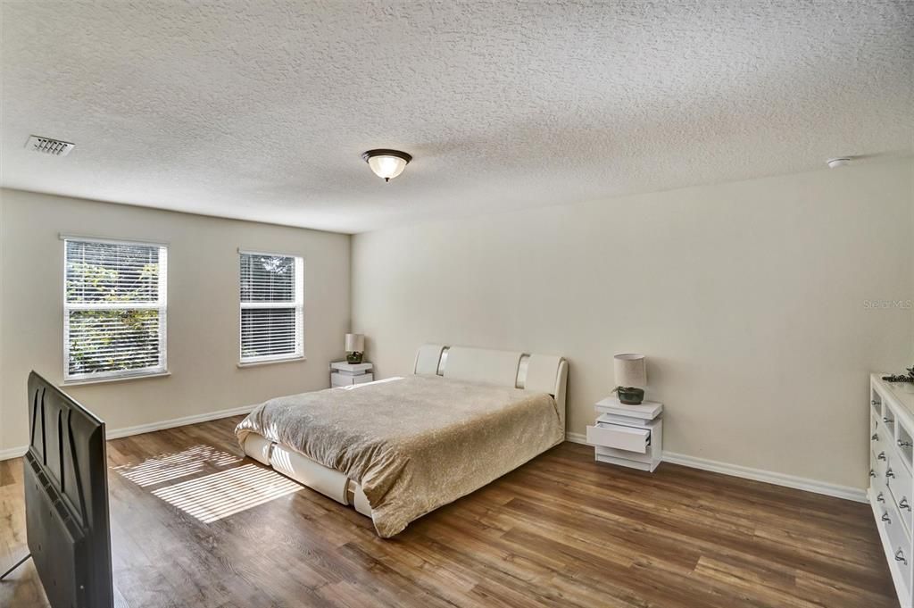 待售: $450,000 (4 贝兹, 2 浴室, 2721 平方英尺)