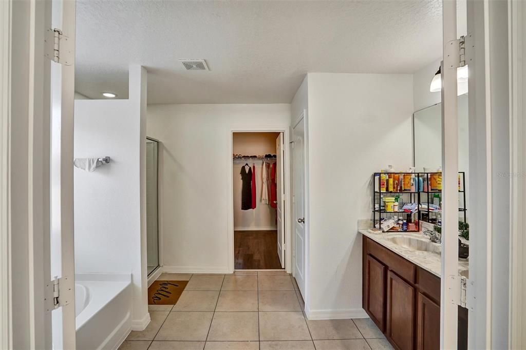 待售: $450,000 (4 贝兹, 2 浴室, 2721 平方英尺)