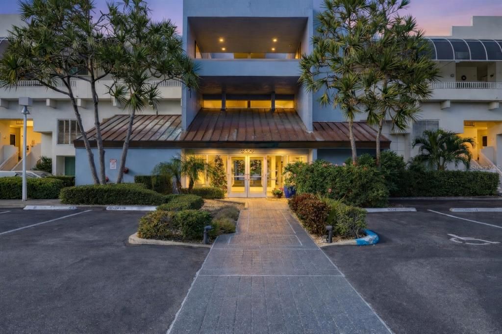 待售: $949,000 (2 贝兹, 2 浴室, 1325 平方英尺)