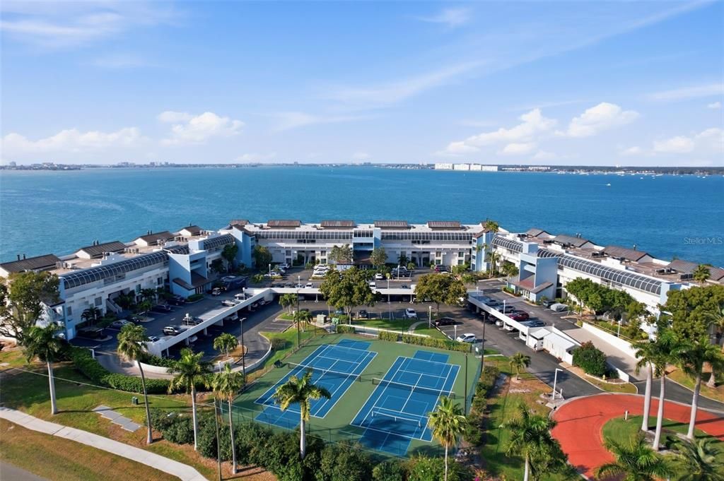 待售: $949,000 (2 贝兹, 2 浴室, 1325 平方英尺)