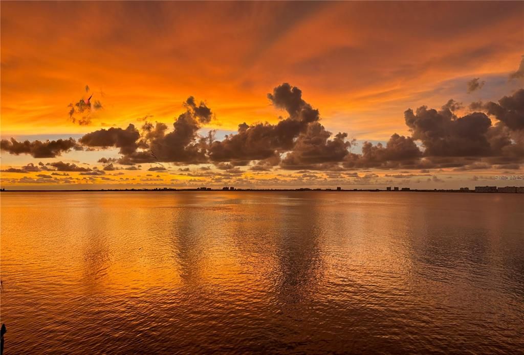 待售: $949,000 (2 贝兹, 2 浴室, 1325 平方英尺)