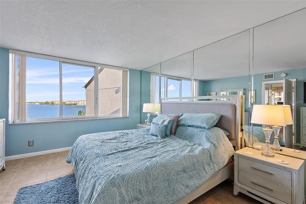 待售: $949,000 (2 贝兹, 2 浴室, 1325 平方英尺)