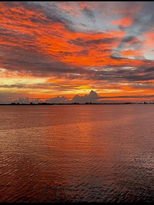 待售: $949,000 (2 贝兹, 2 浴室, 1325 平方英尺)