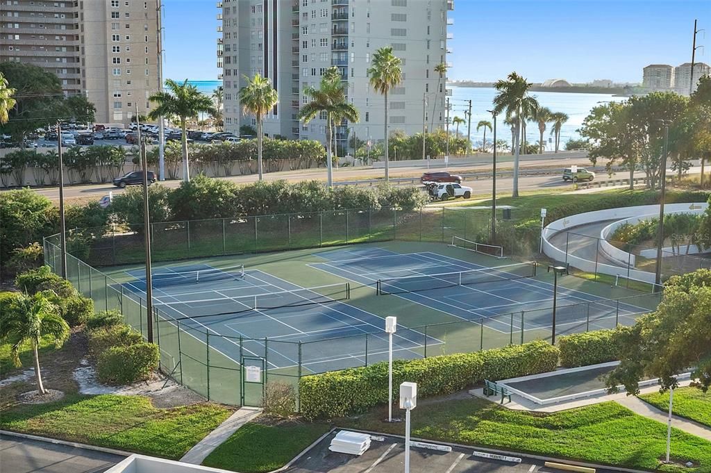 待售: $949,000 (2 贝兹, 2 浴室, 1325 平方英尺)