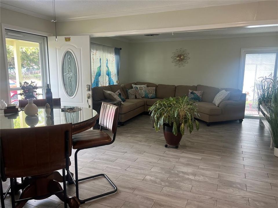 En Venta: $325,000 (3 camas, 2 baños, 1225 Pies cuadrados)