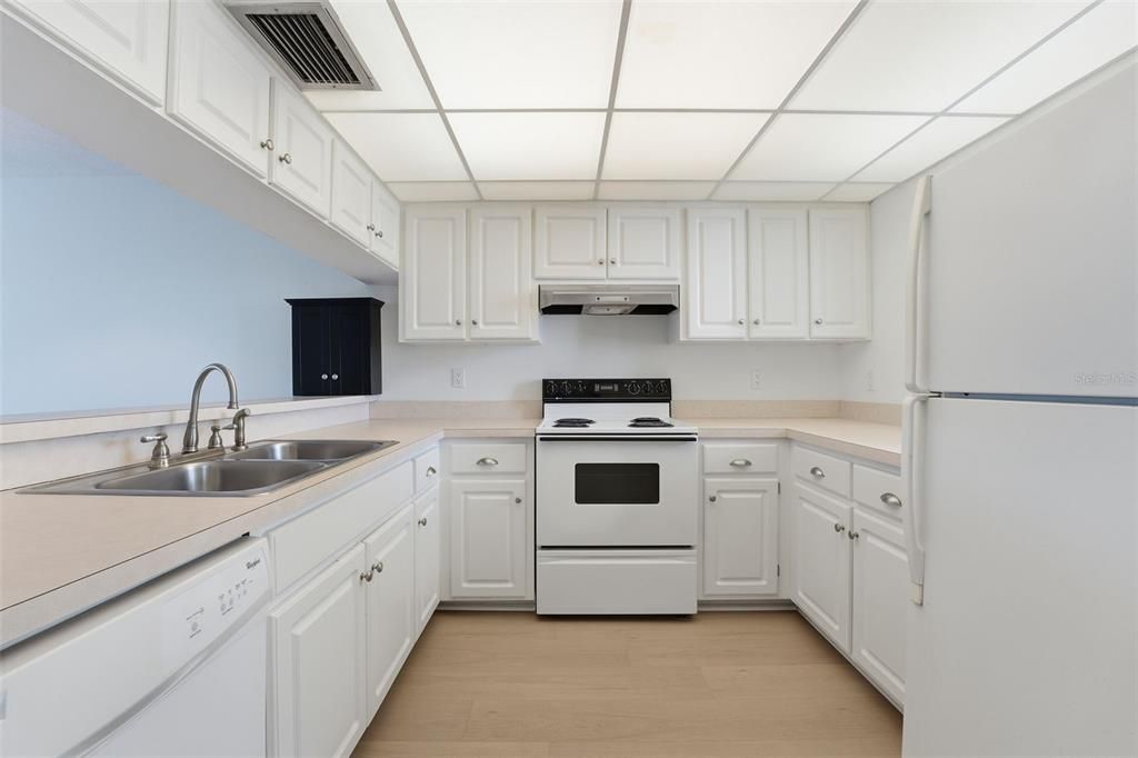 На продажу: $139,900 (1 спален, 1 ванн, 763 Квадратных фут)