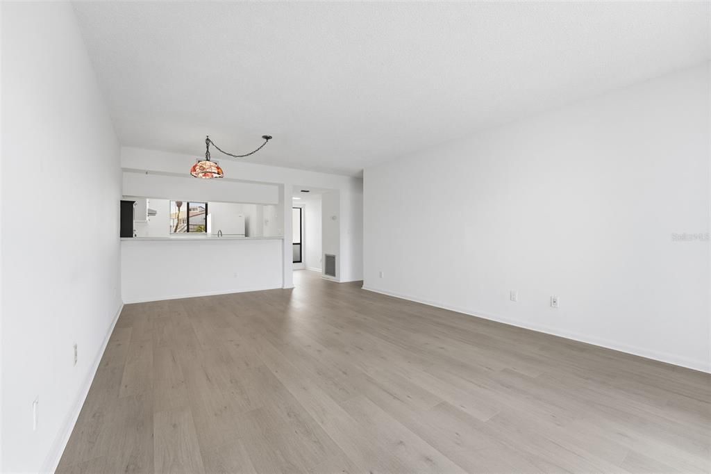 На продажу: $139,900 (1 спален, 1 ванн, 763 Квадратных фут)