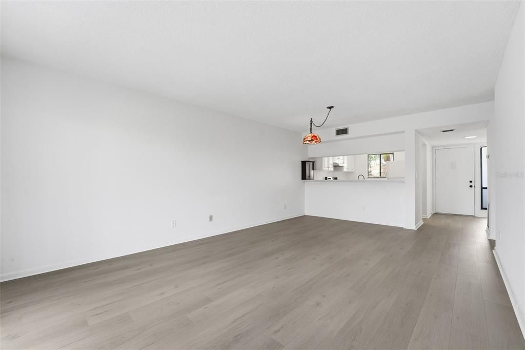 На продажу: $139,900 (1 спален, 1 ванн, 763 Квадратных фут)