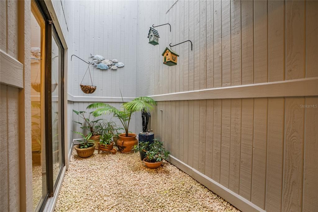 For Sale: $525,000 (2 beds, 2 baths, 1176 Square Feet)