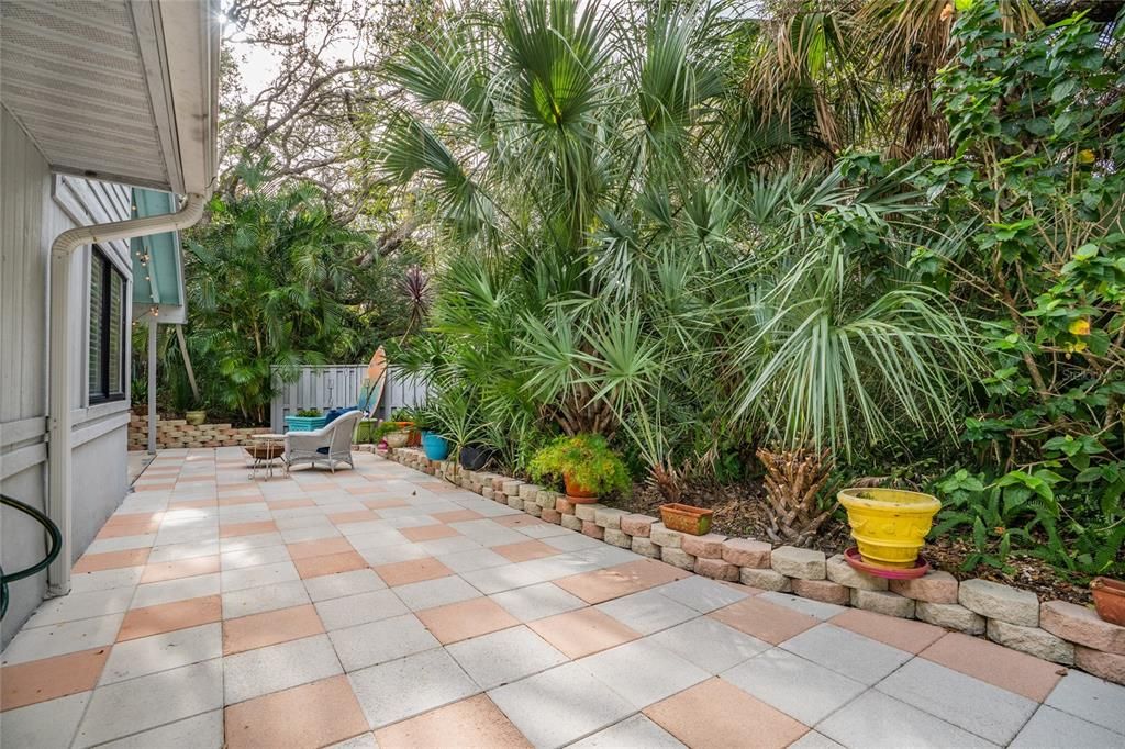 For Sale: $525,000 (2 beds, 2 baths, 1176 Square Feet)