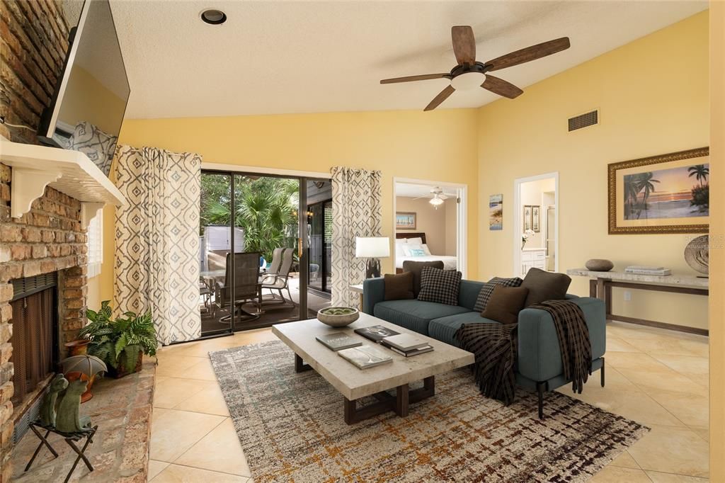 For Sale: $525,000 (2 beds, 2 baths, 1176 Square Feet)