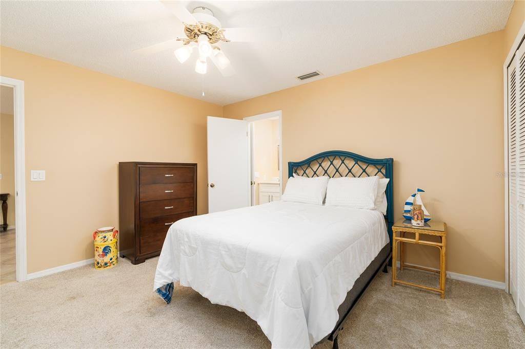 For Sale: $525,000 (2 beds, 2 baths, 1176 Square Feet)